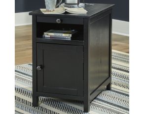 Treytown Chairside End Table in Black